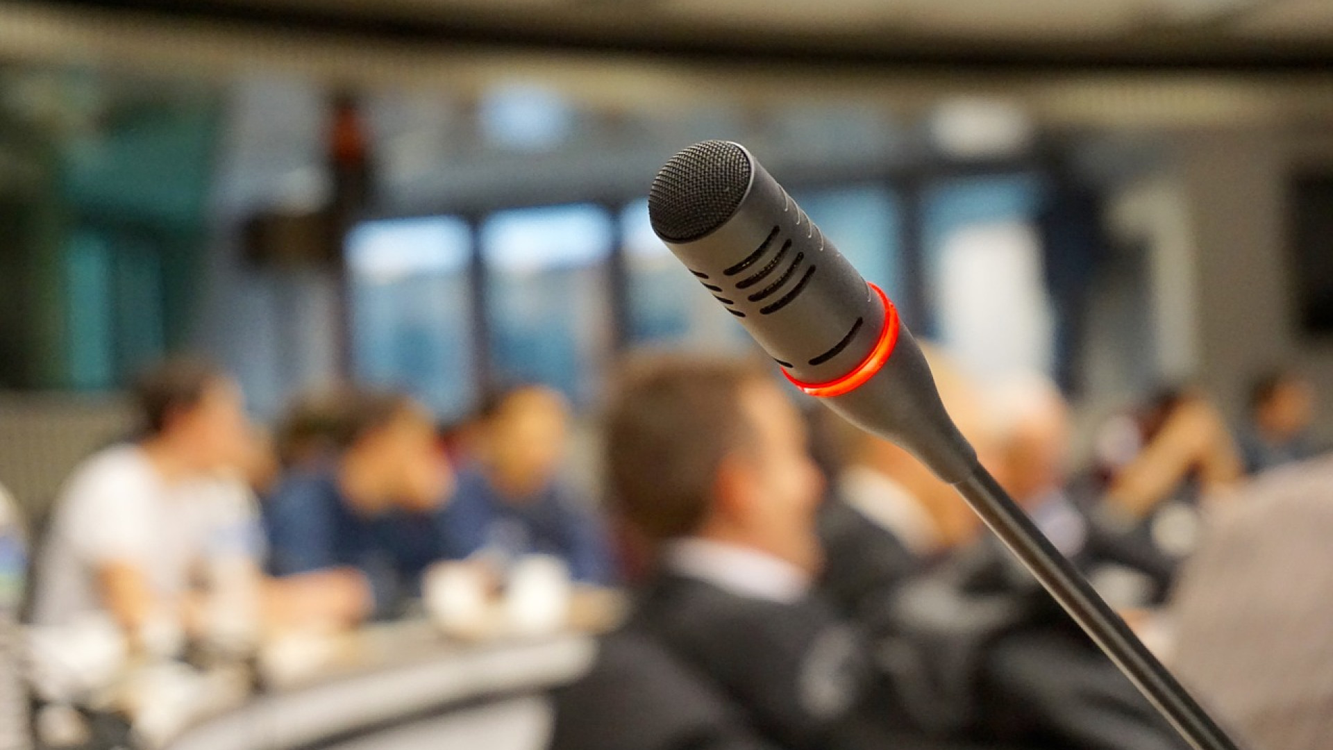 Comment bien choisir les équipements audio d'une salle de conférence ?