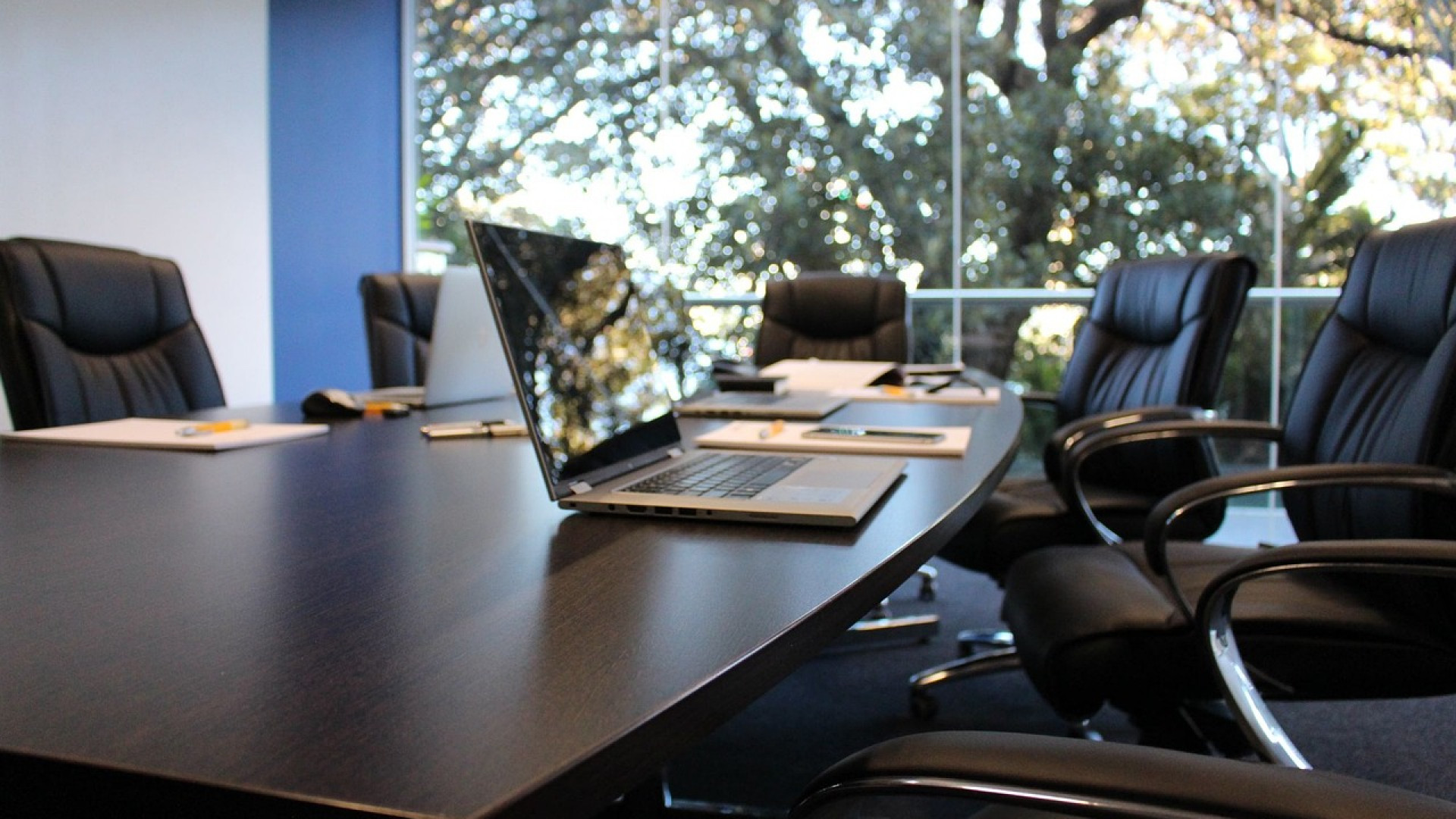 Personnalisez votre espace de travail avec du mobilier bureau professionnel