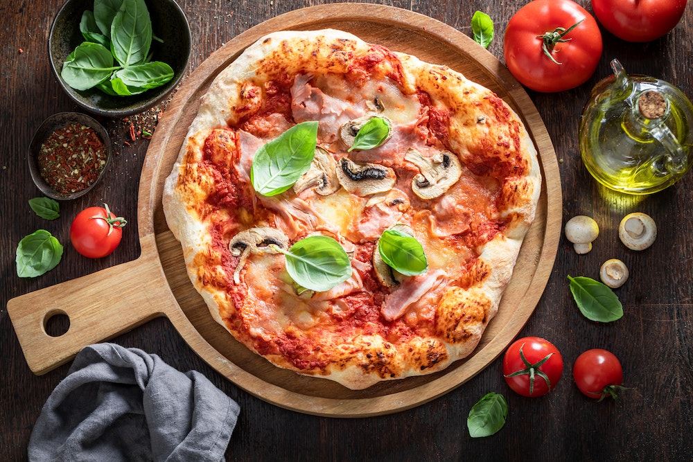 La prolifération des franchises de pizza : un phénomène mondial en expansion