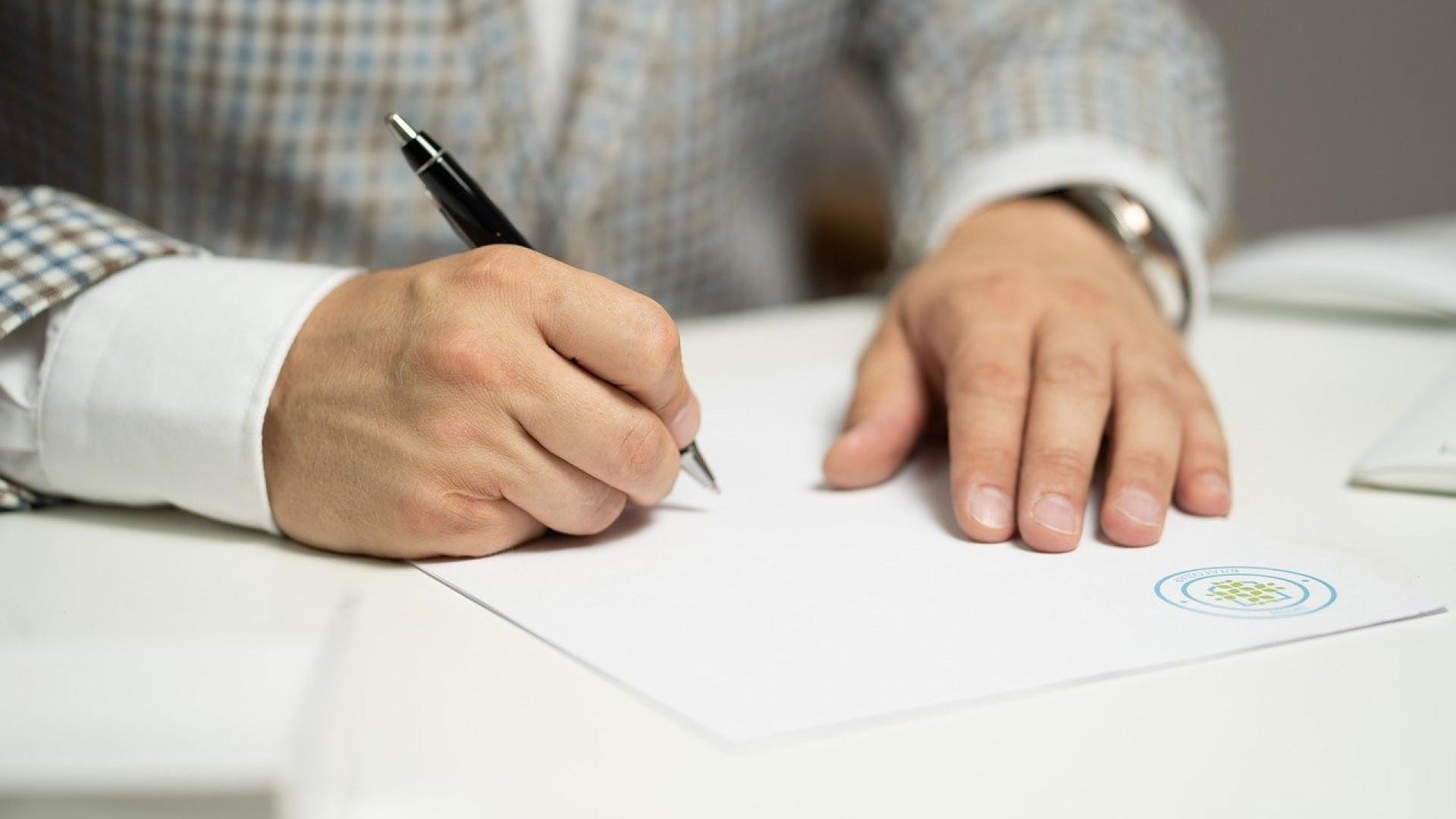 Apprenez à choisir les assurances essentielles pour sécuriser votre activité professionnelle