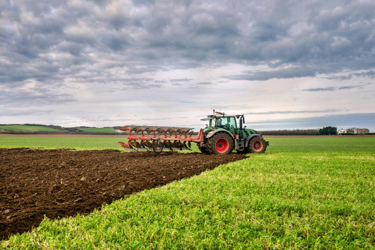 Ce que la loi impose vraiment pour le travailleur isolé en agriculture